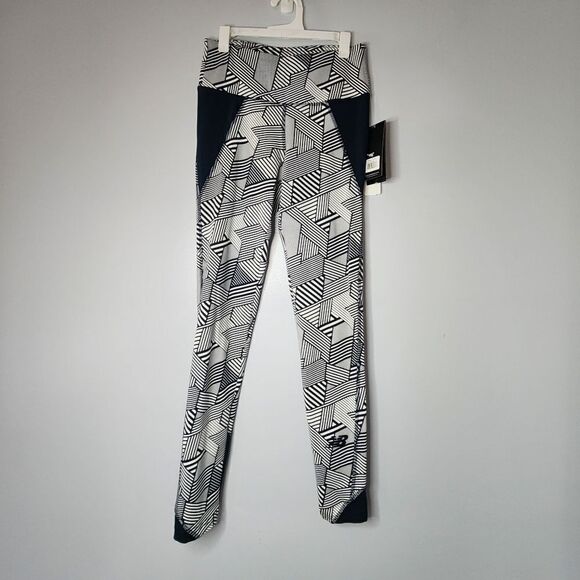 New Balance Black And White Geometric leggings with pockets Small - Picture 1 of 9